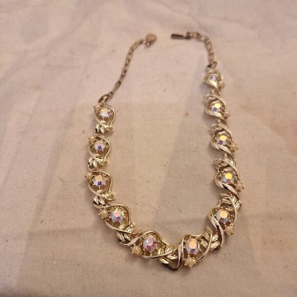 Vintage Silvertone Aurora Borealis Faux Pearl Leaf Design Necklace 16.5” (A7) - Picture 1 of 4